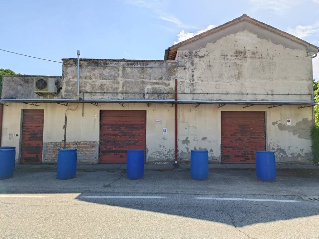 negozio in vendita a Ravenna in zona Piangipane