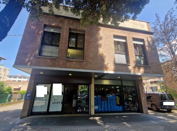 negozio in vendita a Ravenna in zona Classe
