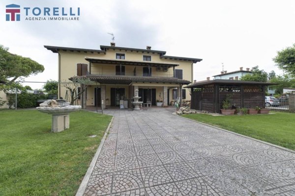 casa indipendente in vendita a Ravenna in zona Madonna dell'Albero