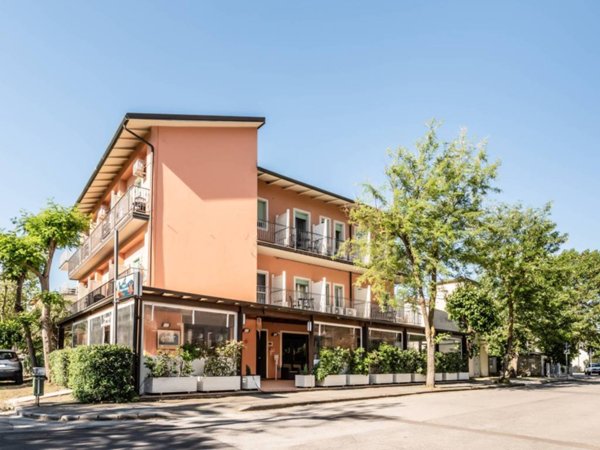 intera palazzina in vendita a Ravenna in zona Marina Romea