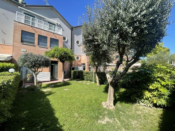 casa indipendente in vendita a Ravenna in zona Classe
