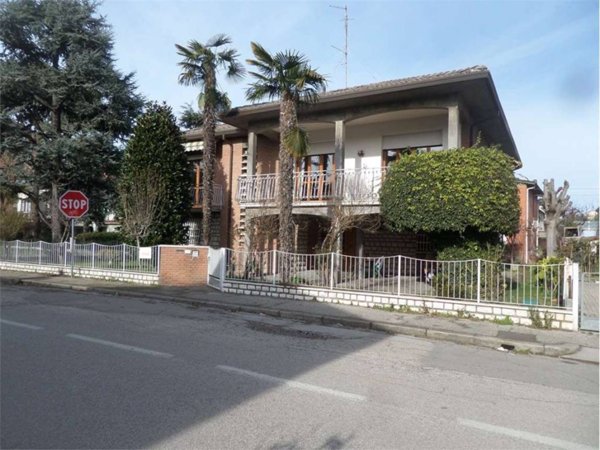 casa indipendente in vendita a Ravenna in zona Centro Storico