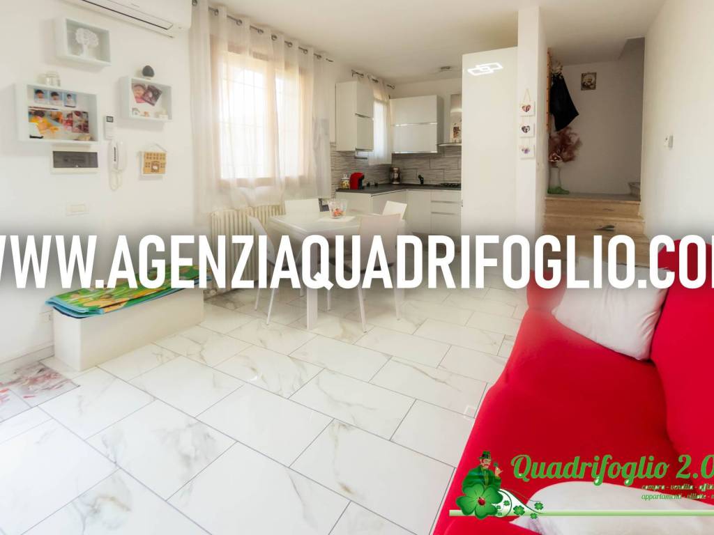 casa indipendente in vendita a Ravenna in zona Lido Adriano