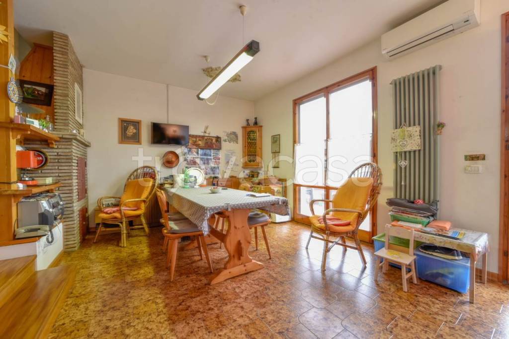 casa indipendente in vendita a Ravenna in zona Lido Adriano