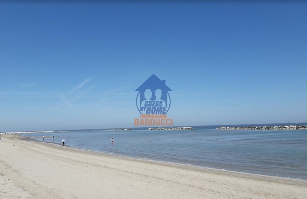 negozio in vendita a Ravenna in zona Lido di Savio
