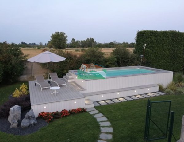 casa indipendente in vendita a Ravenna in zona Classe