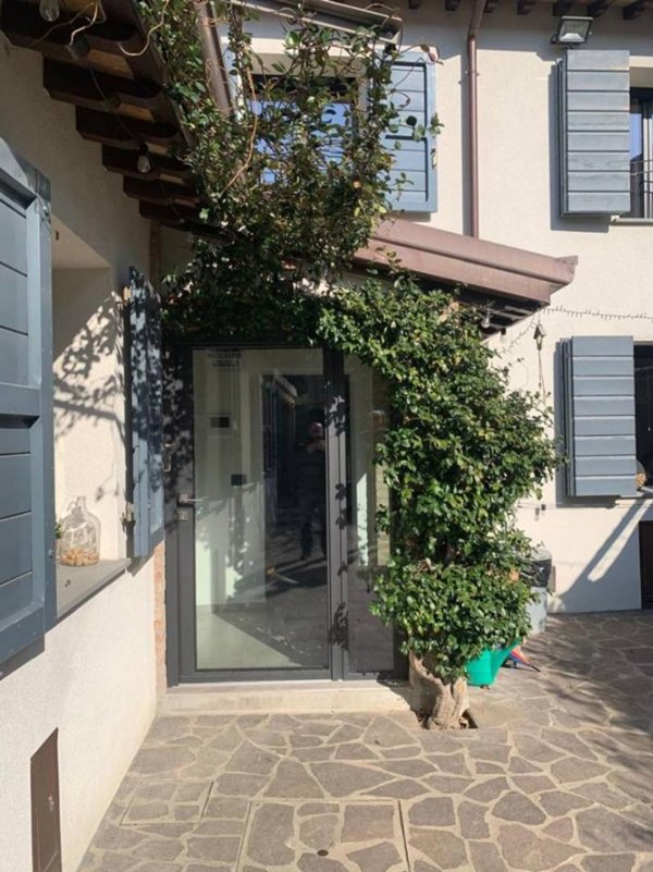 casa indipendente in vendita a Ravenna in zona Centro Storico