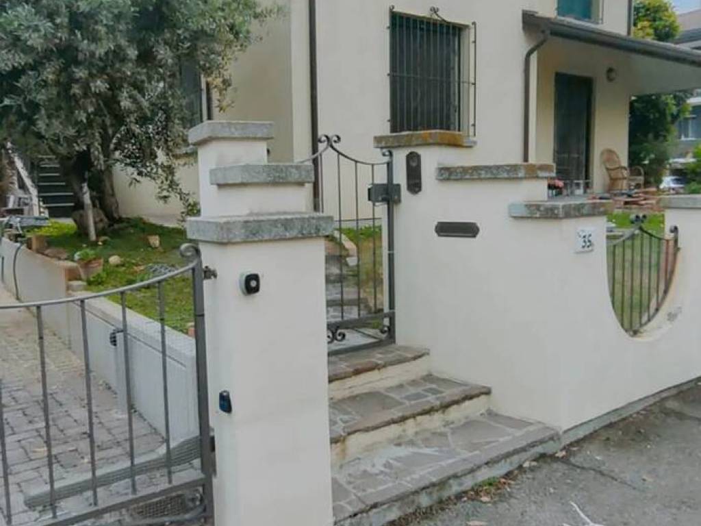 casa indipendente in vendita a Ravenna in zona Fornace Zarattini