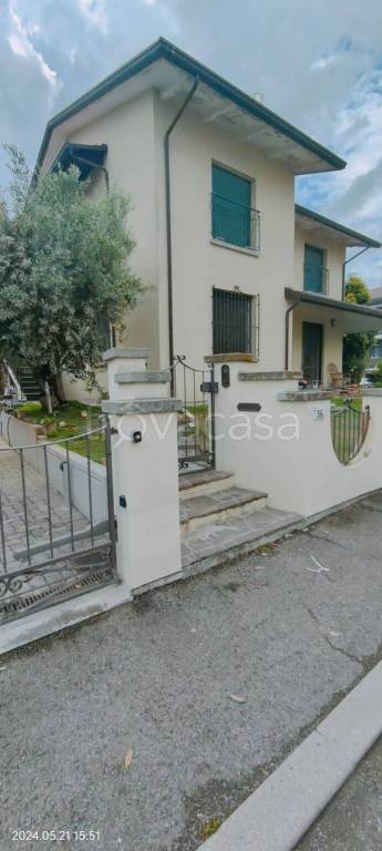 casa indipendente in vendita a Ravenna in zona Fornace Zarattini