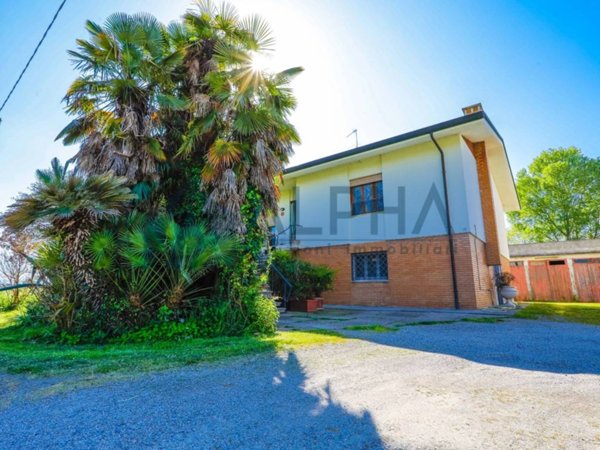 casa indipendente in vendita a Ravenna in zona Castiglione di Ravenna