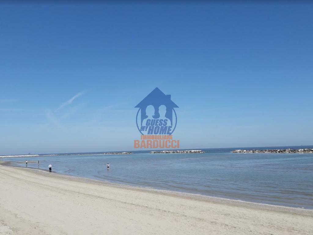 negozio in vendita a Ravenna in zona Lido di Savio