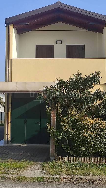 casa indipendente in vendita a Ravenna in zona Savarna / Conventello