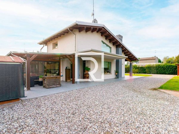 casa indipendente in vendita a Ravenna in zona Savarna / Conventello
