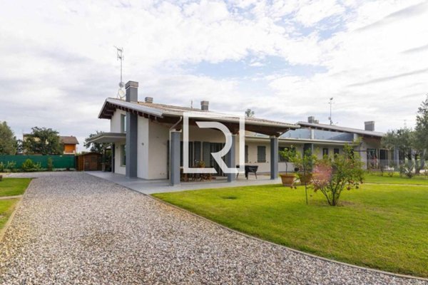 casa indipendente in vendita a Ravenna in zona Savarna / Conventello