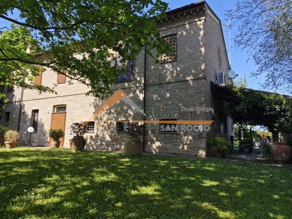 casa indipendente in vendita a Ravenna in zona Mezzano