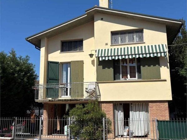 casa indipendente in vendita a Ravenna in zona Centro Storico