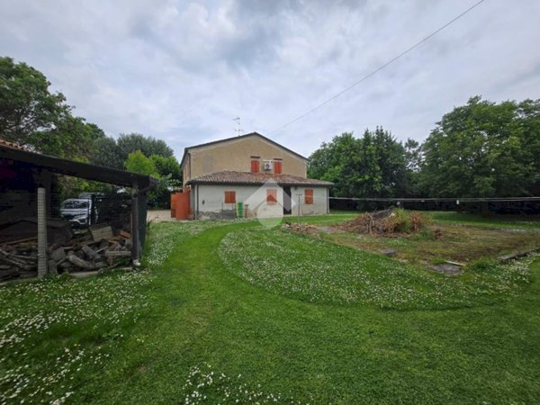 casa indipendente in vendita a Ravenna in zona Longana