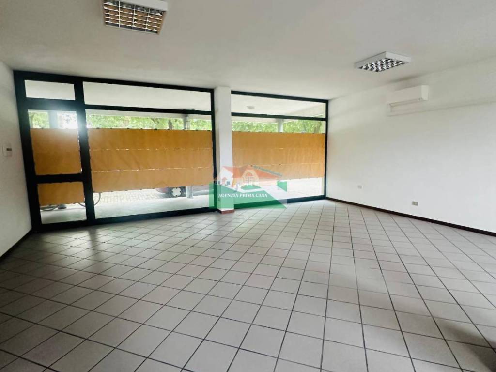 ufficio in vendita a Ravenna in zona Classe