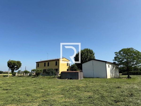 casa indipendente in vendita a Ravenna in zona Ragone