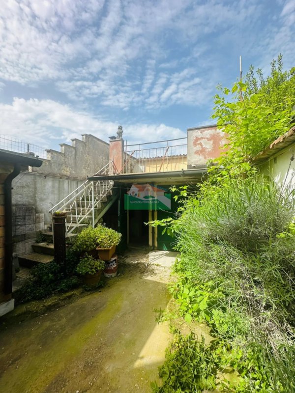 casa indipendente in vendita a Ravenna in zona Centro Storico
