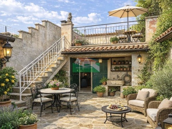 casa indipendente in vendita a Ravenna in zona Centro Storico