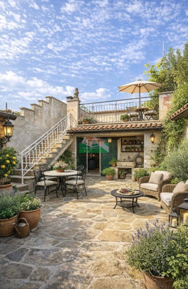 casa indipendente in vendita a Ravenna in zona Centro Storico