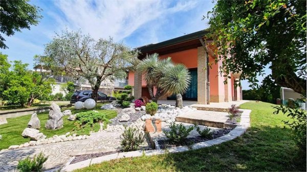 casa indipendente in vendita a Ravenna in zona Classe