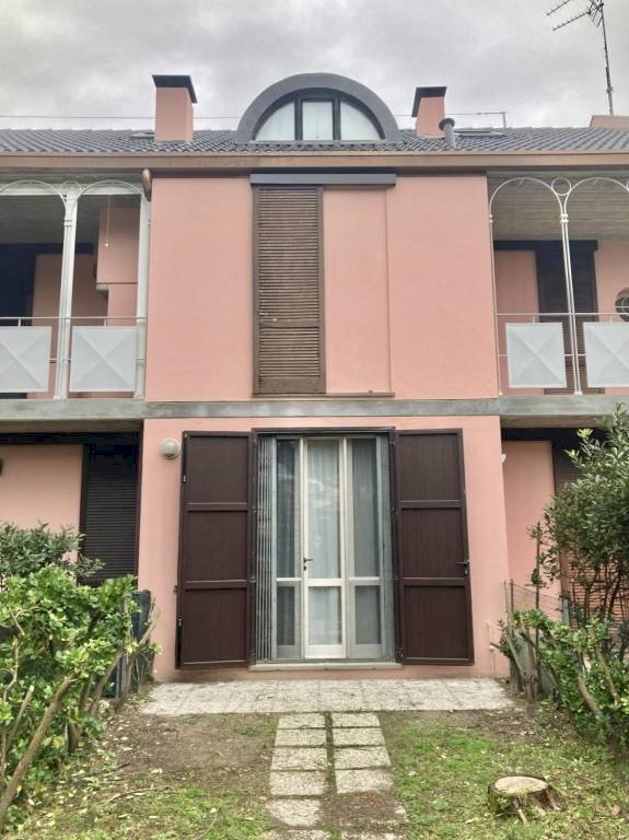 casa indipendente in vendita a Ravenna in zona Marina Romea