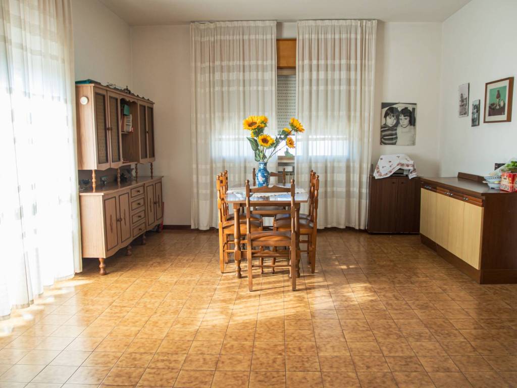 casa indipendente in vendita a Ravenna in zona Mezzano