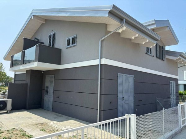 casa indipendente in vendita a Ravenna in zona Lido di Classe