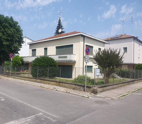 casa indipendente in vendita a Ravenna in zona Centro Storico
