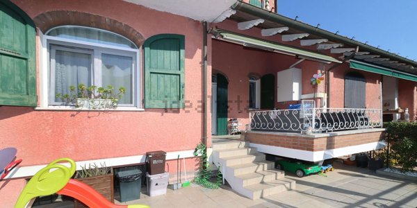 casa indipendente in vendita a Ravenna in zona Lido Adriano