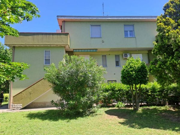 casa indipendente in vendita a Ravenna in zona Lido Adriano