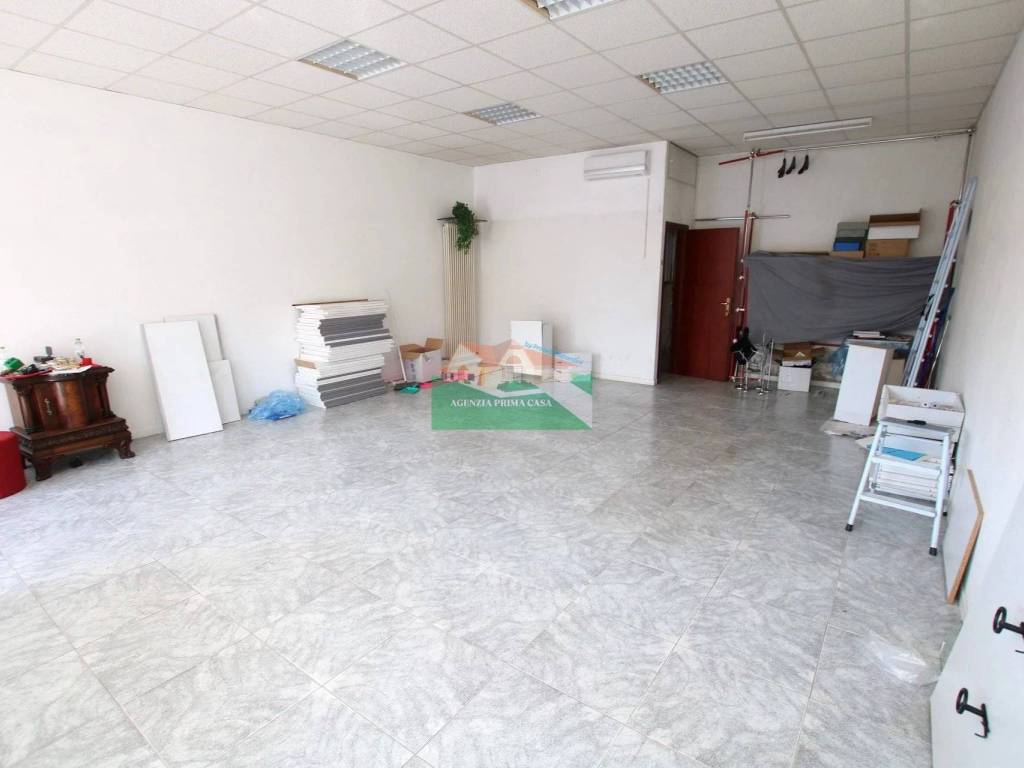 locale commerciale in vendita a Ravenna in zona Classe