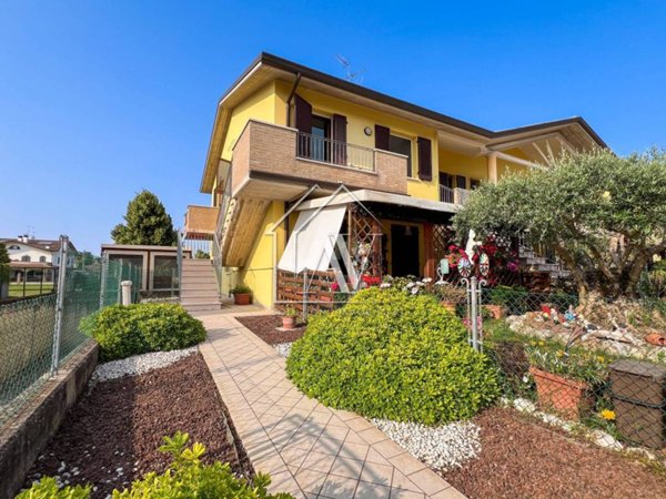 casa indipendente in vendita a Ravenna in zona Santo Stefano