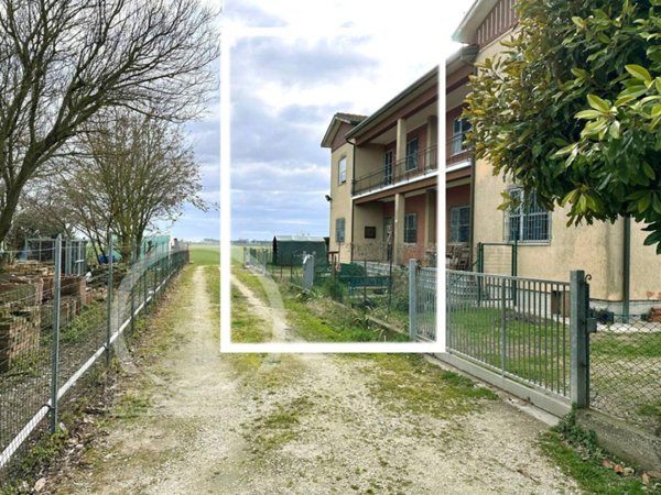 casa indipendente in vendita a Ravenna in zona Ragone