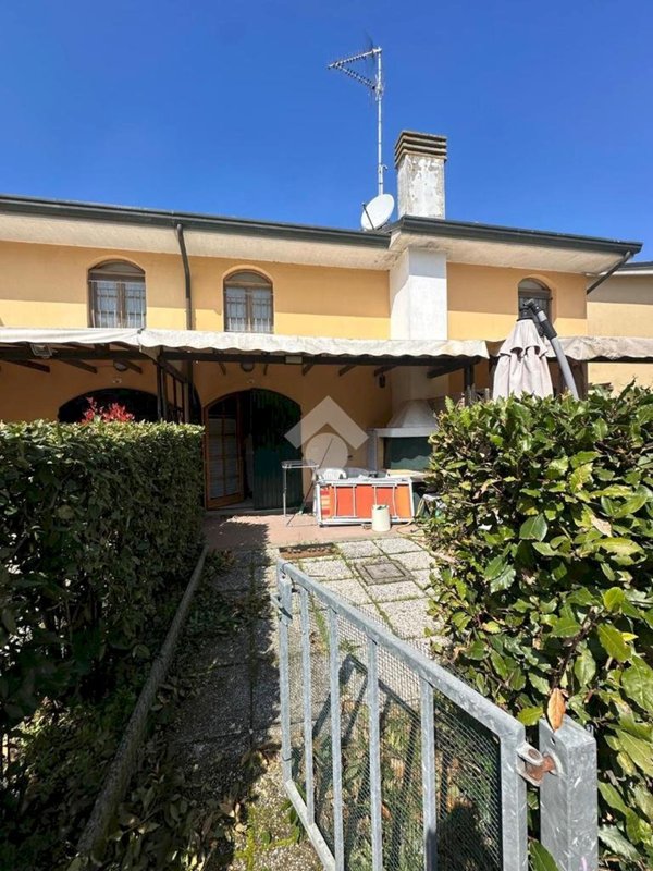casa indipendente in vendita a Ravenna in zona Punta Marina Terme