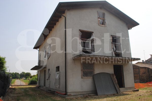 casa indipendente in vendita a Ravenna in zona Piangipane
