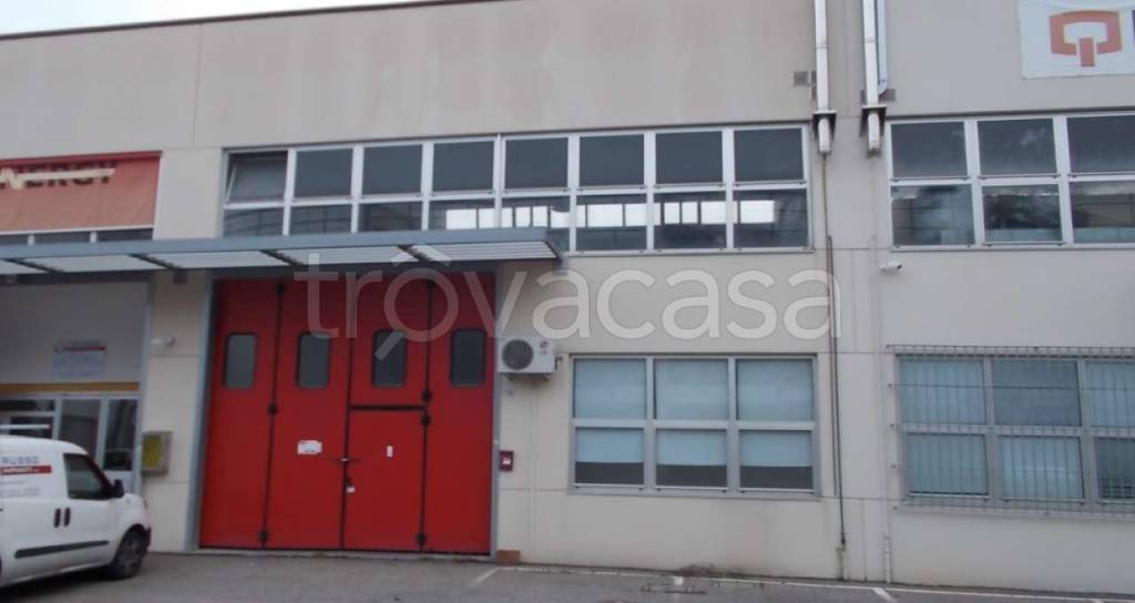 locale commerciale in vendita a Ravenna in zona Fornace Zarattini
