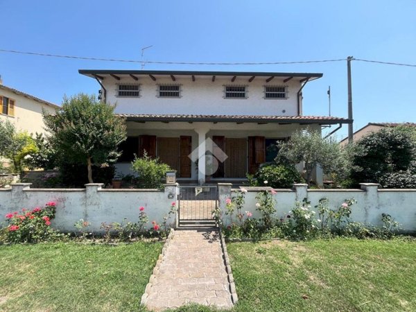 casa indipendente in vendita a Ravenna in zona Classe