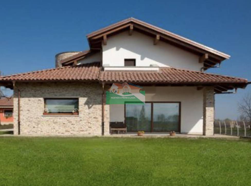 casa indipendente in vendita a Ravenna in zona Classe