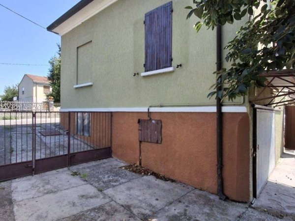 casa indipendente in vendita a Ravenna in zona Sant'Alberto