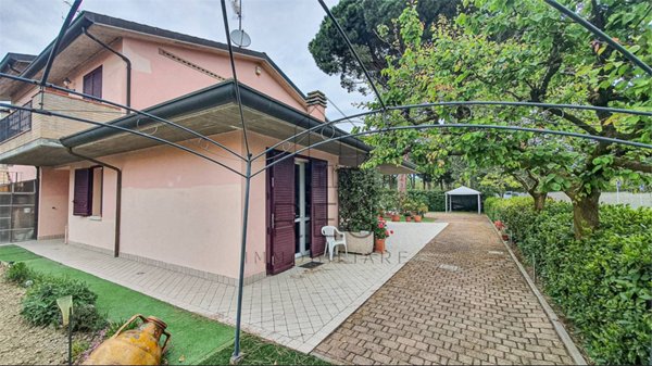 casa indipendente in vendita a Ravenna in zona Lido Adriano