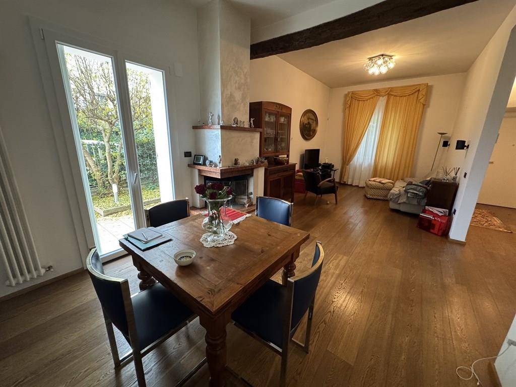 casa indipendente in vendita a Ravenna in zona Centro Storico