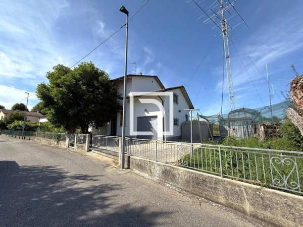 casa indipendente in vendita a Ravenna in zona Ragone