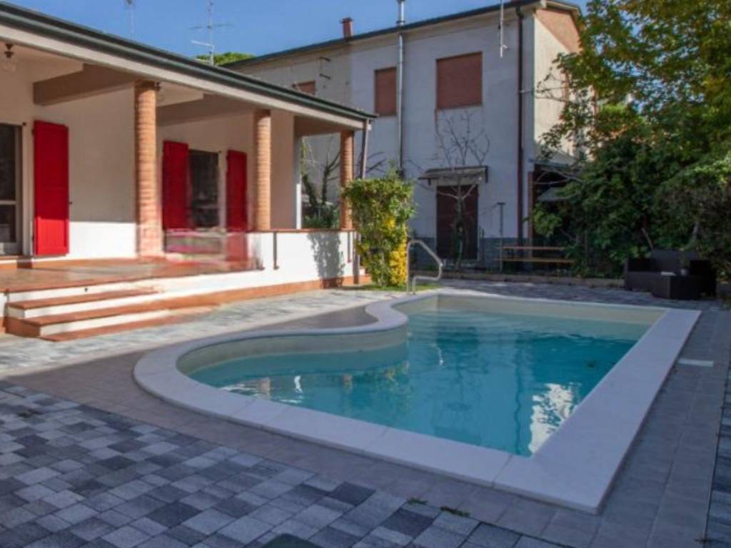 casa indipendente in vendita a Ravenna in zona Lido di Classe