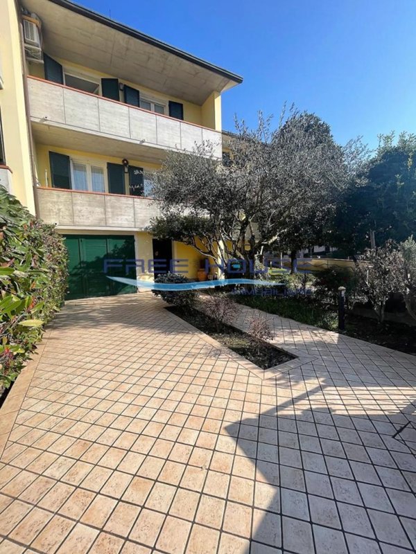 casa indipendente in vendita a Ravenna in zona Castiglione di Ravenna