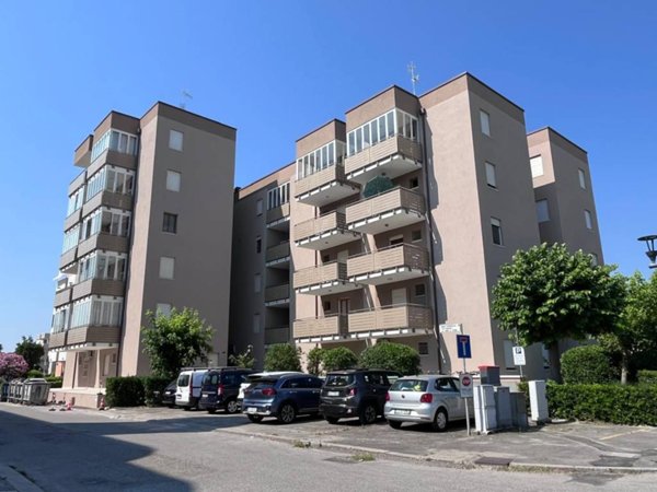 appartamento in vendita a Ravenna in zona Lido Adriano