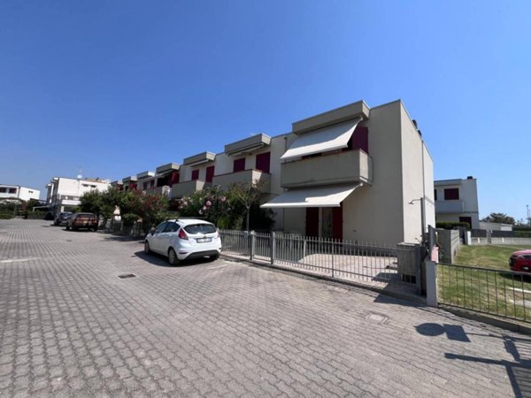 casa indipendente in vendita a Ravenna in zona Lido Adriano