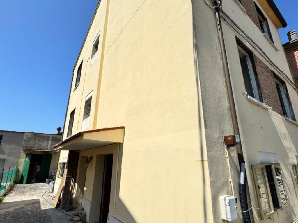 casa indipendente in vendita a Ravenna in zona Centro Storico
